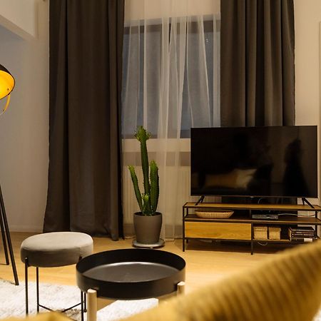 Bright 3Br Flat - Top Location - Green View Balcony Bucarest Extérieur photo